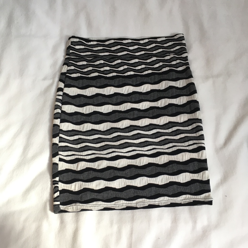 NWT Forever 21 • Zig Zag Striped Mini Skirt